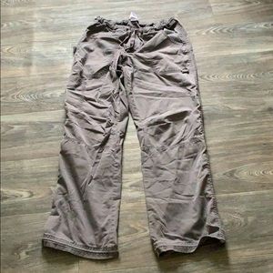 Gray scrub bottoms 🐺